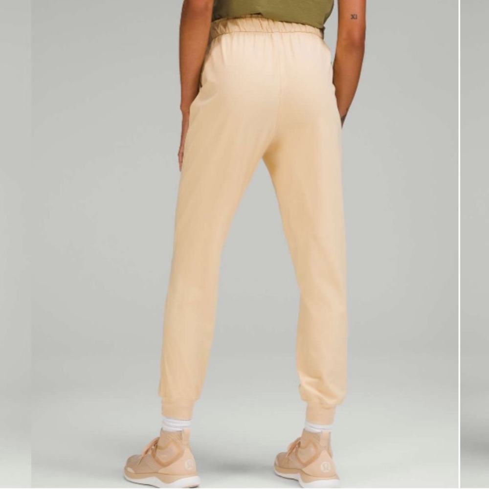 Lululemon Stretch High-Rise Jogger *Full Length
Prosecco